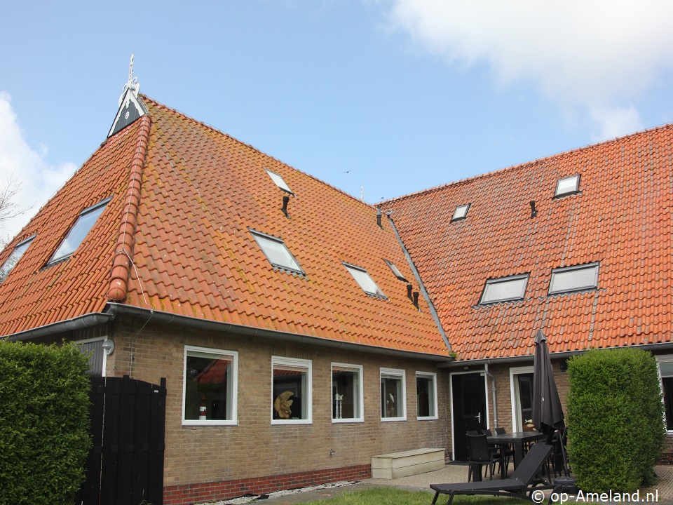 buitenaanzicht Ballumerhoeve, Finn Lodge