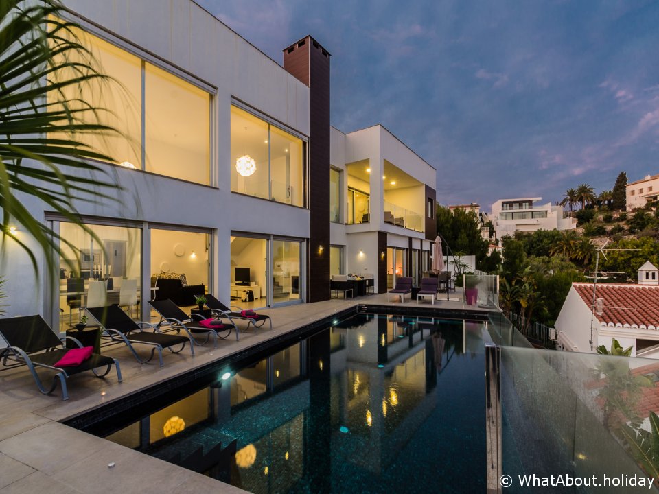 Villa Mala&iuml;ka, Ferienhaus am Meer in Spanien